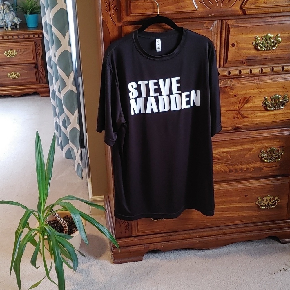 💚WOMEN'S STEVE MADDEN T-SHIRT